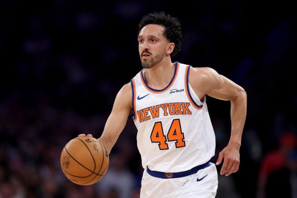 配资APP排名 美记：尼克斯可能交易一名球员换选秀权 来留下布罗格登和沙梅特