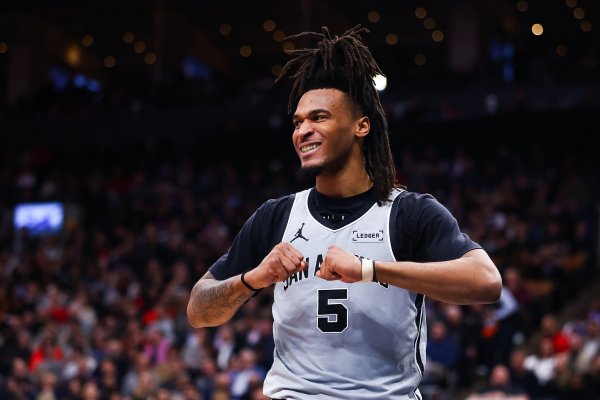 股票配资平台有哪些 传射建功！卡斯尔助飞科内特 随后中投得手帮助球队保持优势